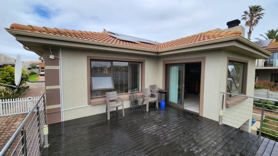 4 Bedroom Property for Sale in Menkenkop Western Cape